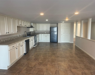 2116 Strand Street - Photo Thumbnail 6
