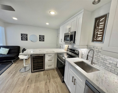 412 Pacific Street - Photo Thumbnail 2