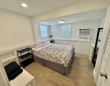 412 Pacific Street - Photo Thumbnail 6
