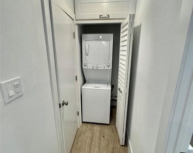 412 Pacific Street - Photo Thumbnail 5