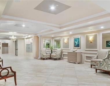 6061 Silver King Boulevard - Photo Thumbnail 2