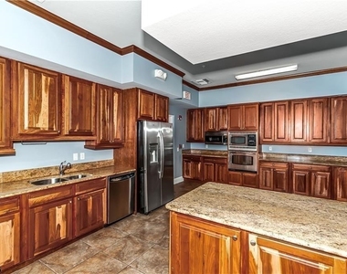 6061 Silver King Boulevard - Photo Thumbnail 35