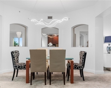 6061 Silver King Boulevard - Photo Thumbnail 4