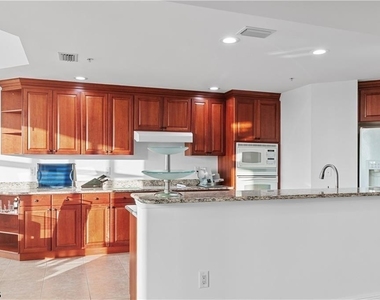 6061 Silver King Boulevard - Photo Thumbnail 13