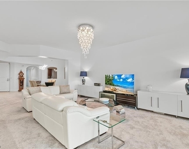 6061 Silver King Boulevard - Photo Thumbnail 7