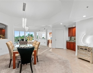 6061 Silver King Boulevard - Photo Thumbnail 10