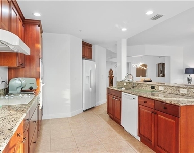 6061 Silver King Boulevard - Photo Thumbnail 15
