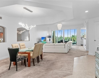 6061 Silver King Boulevard - Photo Thumbnail 3
