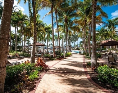 6061 Silver King Boulevard - Photo Thumbnail 31