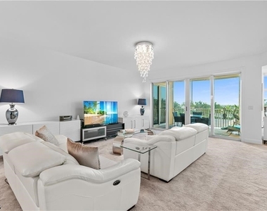 6061 Silver King Boulevard - Photo Thumbnail 6
