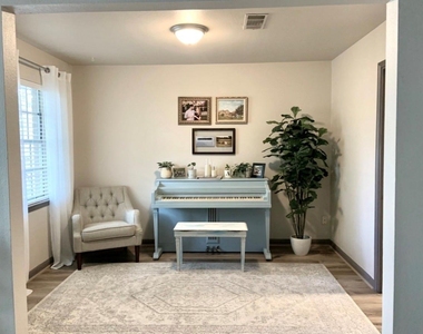 2534 Rosefield Drive - Photo Thumbnail 4