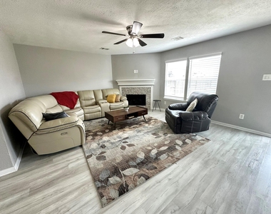 21439 Veneto Hills Court - Photo Thumbnail 4