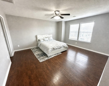 21439 Veneto Hills Court - Photo Thumbnail 11