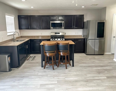 21439 Veneto Hills Court - Photo Thumbnail 5