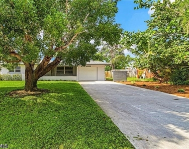 1240 Pompei Lane - Photo Thumbnail 4