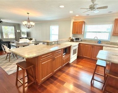 573 108th Avenue N - Photo Thumbnail 5