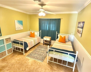 573 108th Avenue N - Photo Thumbnail 10