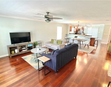 573 108th Avenue N - Photo Thumbnail 1