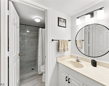 3001 Sandpiper Bay Circle - Photo Thumbnail 11