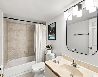 3001 Sandpiper Bay Circle - Photo Thumbnail 13