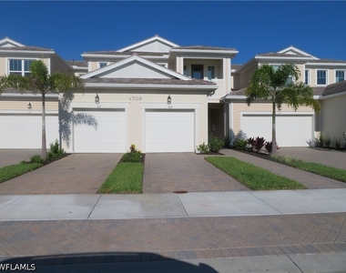 4709 Arboretum Circle - Photo Thumbnail 2