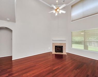 610 Ashley Cove Court - Photo Thumbnail 7