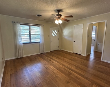 1204 E Stone - Photo Thumbnail 5