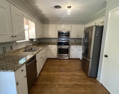 1204 E Stone - Photo Thumbnail 2