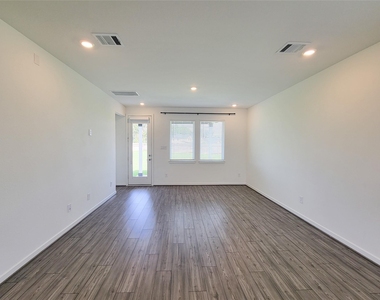 7730 Primrose Myrtle Lane - Photo Thumbnail 10