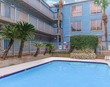 8100 Seawall Boulevard - Photo Thumbnail 17