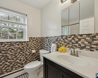 161 Ridge - Photo Thumbnail 14
