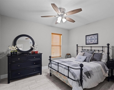 8100 Seawall Boulevard - Photo Thumbnail 5