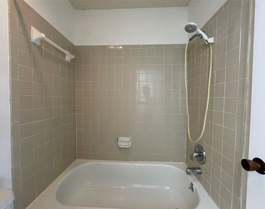 3909 Tanglewilde Street - Photo Thumbnail 7