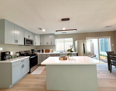 6310 Briar Terrace Drive - Photo Thumbnail 9