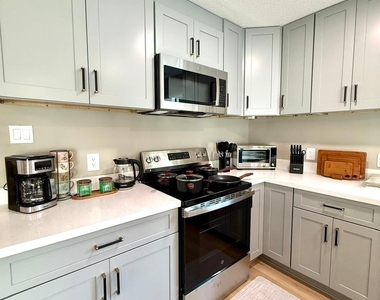 6310 Briar Terrace Drive - Photo Thumbnail 10