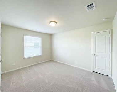 4403 Silvergrass Lane - Photo Thumbnail 22