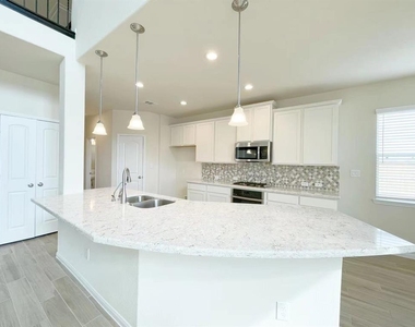 4403 Silvergrass Lane - Photo Thumbnail 8