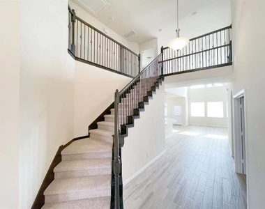 4403 Silvergrass Lane - Photo Thumbnail 3