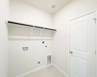 4403 Silvergrass Lane - Photo Thumbnail 16