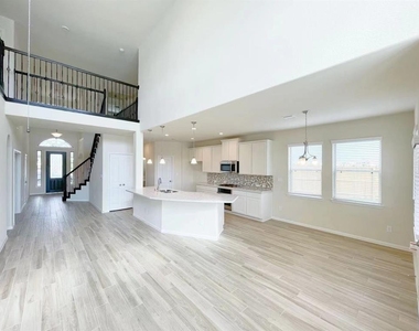 4403 Silvergrass Lane - Photo Thumbnail 11