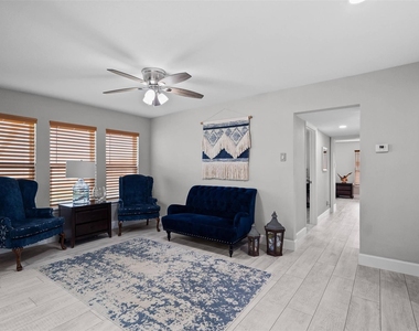 8100 Seawall Boulevard - Photo Thumbnail 3