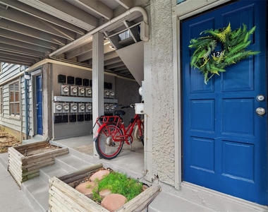 8100 Seawall Boulevard - Photo Thumbnail 10