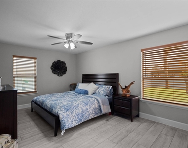 8100 Seawall Boulevard - Photo Thumbnail 6