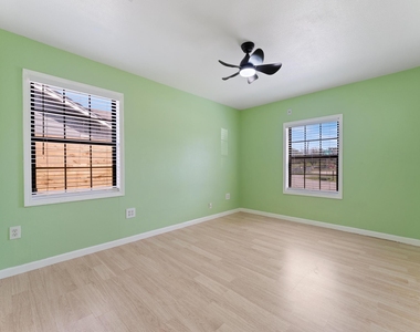 1923 Tabor Street - Photo Thumbnail 11