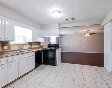 502 Hildred Avenue - Photo Thumbnail 5
