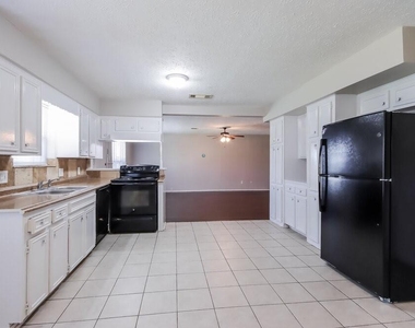 502 Hildred Avenue - Photo Thumbnail 4