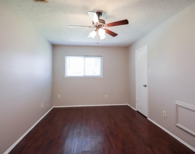 502 Hildred Avenue - Photo Thumbnail 6