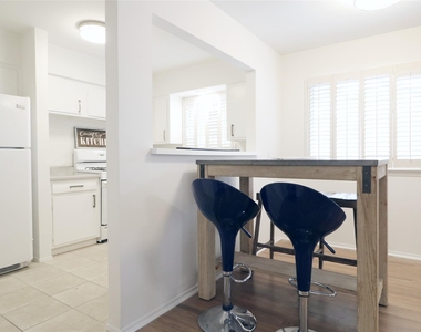 614 Kipling St Street - Photo Thumbnail 4