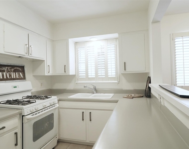 614 Kipling St Street - Photo Thumbnail 2
