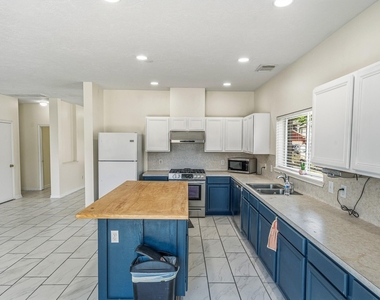 9641 Weldridge Drive - Photo Thumbnail 11